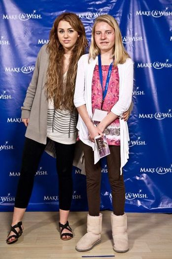 normal_MileyWithMakeAWishKids