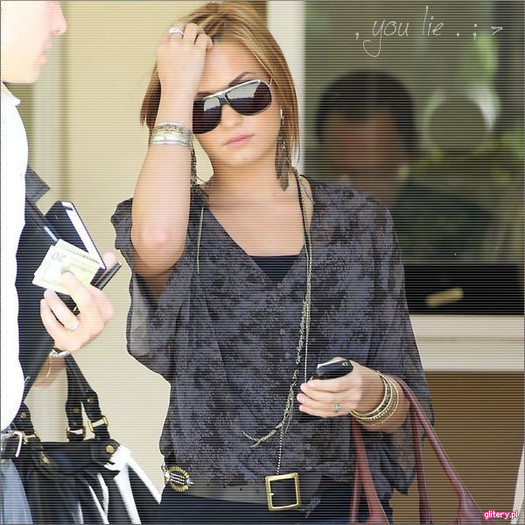 Da. Dar acum te rog pleaca pt ca...[dar nu apuca sa termine ca se transforma in vampir]