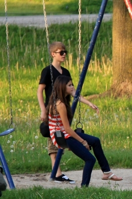 normal_12 - SeLeNa Si JuStIn