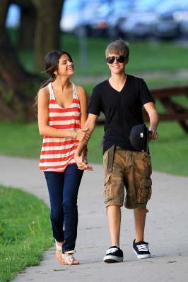 normal_14 - SeLeNa Si JuStIn