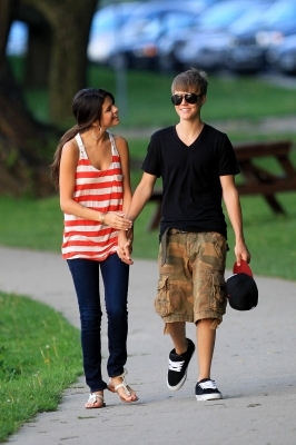 normal_18 - SeLeNa Si JuStIn