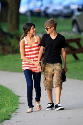 normal_19 - SeLeNa Si JuStIn