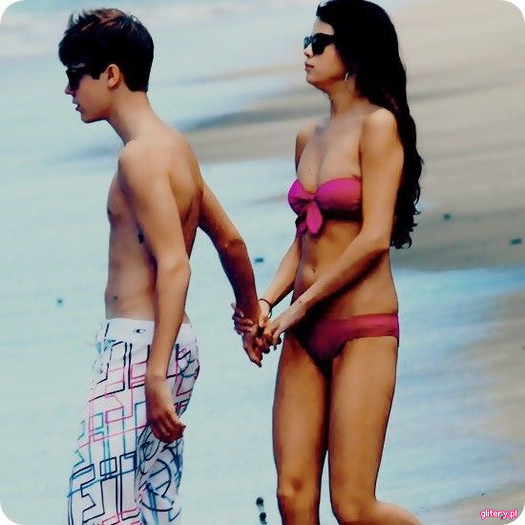 41804985_GGNXLEDUB - SeLeNa Si JuStIn