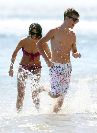 41805408_QILGMJNMY - SeLeNa Si JuStIn