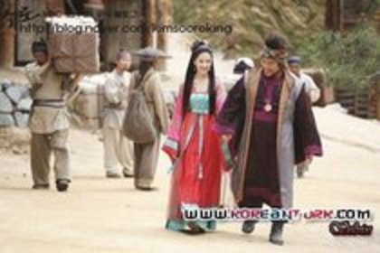 aro (12) - 1 S-a terminat Kim suro