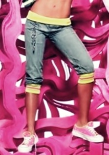 77 - 0Anahi poze cool o adoor