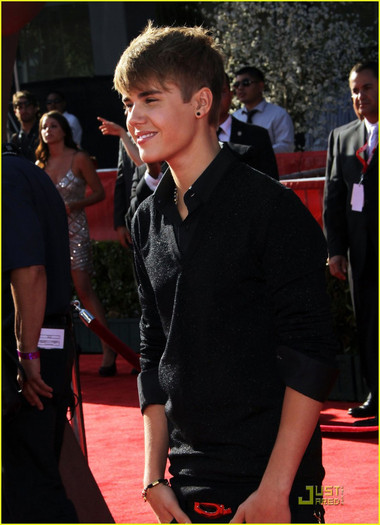 justin-bieber-selena-gomez-espys-04 - Justin Bieber  ESPYs 2011 with Selena Gomez