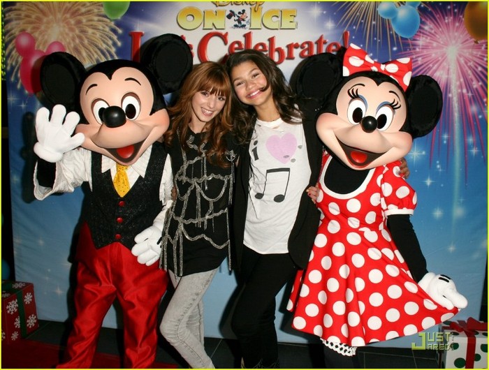 bella-thorne-zendaya-disney-ice-04