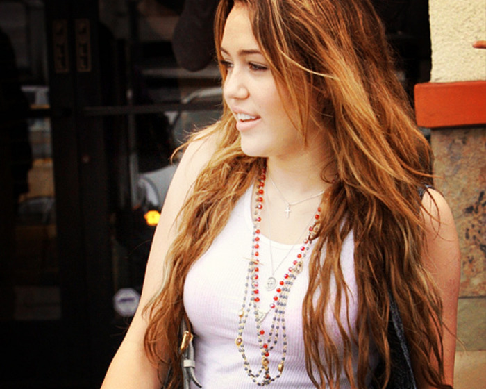 Miley Cyrus (28)