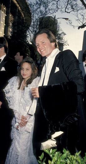 angelina-jolie-and-her-father-1986