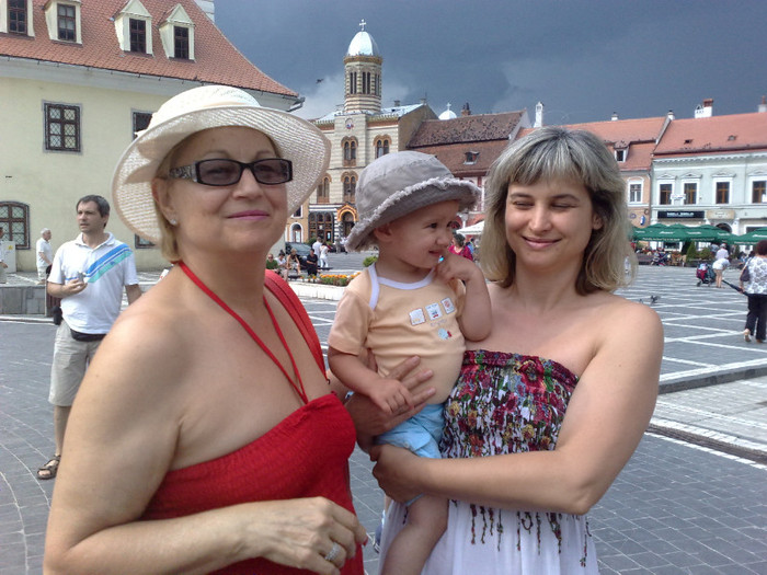 Andrei cu mama si nonna