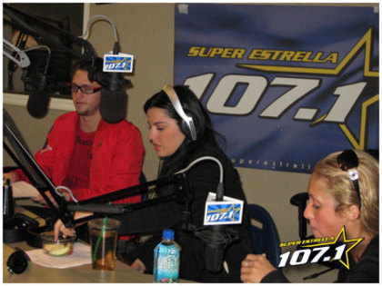 002 - RBD visitando a Super Estrella FM en LA