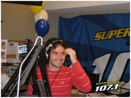 003 - RBD visitando a Super Estrella FM en LA