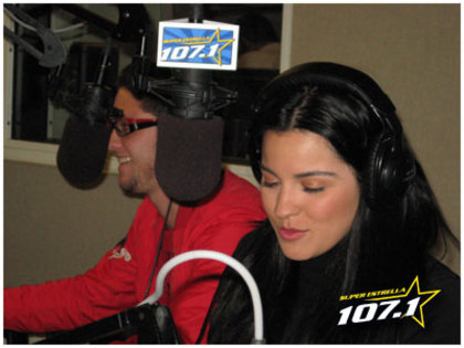 004 - RBD visitando a Super Estrella FM en LA