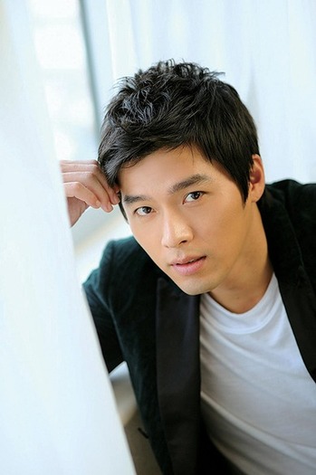 Hyun Bin - Actori