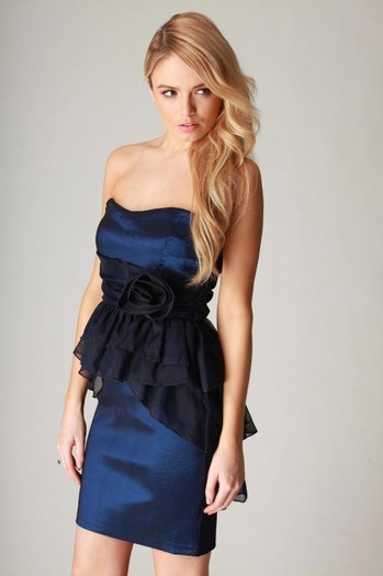 rochie-albastra-deosebita - Rochii de seara1