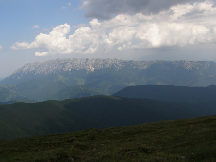 se vede creasta pietrei craiului - IEZER PAPUSA IULIE 2011 Partea 2