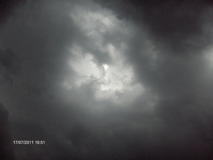 HPIM5738 - furtuna de Bucuresti17- 07 -2011
