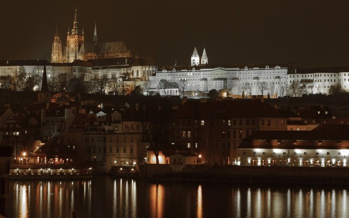 Prague-Castle-At-Night - Peisaje1