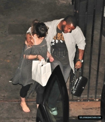 normal_selena-gomez-003