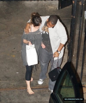 normal_selena-gomez-009