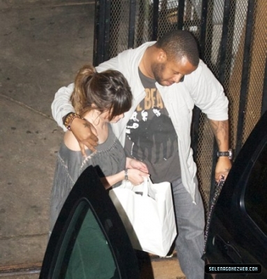 normal_selena-gomez-010