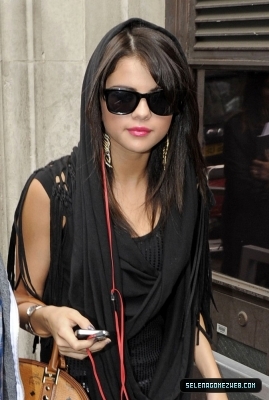 normal_006 - 07-07-11 Selena Gomez Leaving Radio One Studios in London
