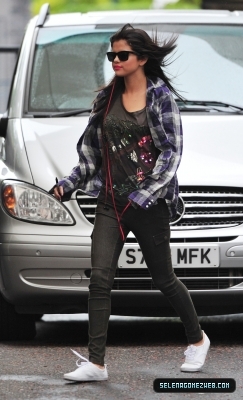 normal_004 - 07-08-11  Selena Gomez at ITV Studios in London