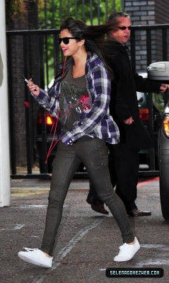 normal_006 - 07-08-11  Selena Gomez at ITV Studios in London