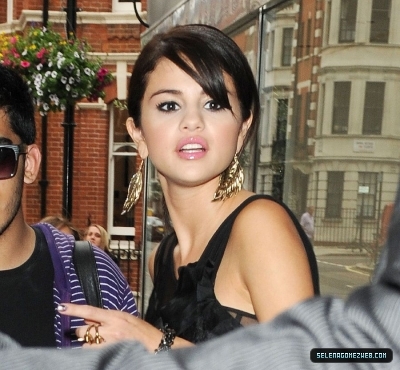 normal_selena-gomez-005