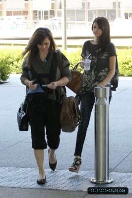 normal_selena-gomez-032