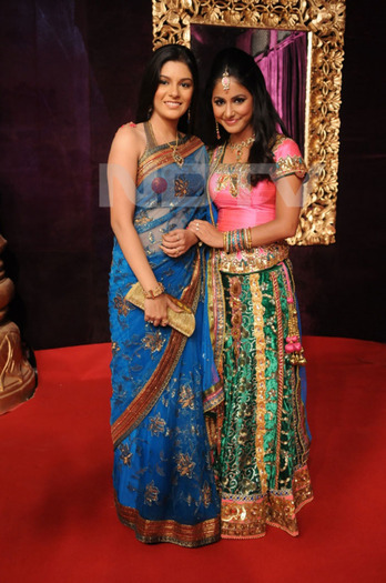 pooja-gor-&-hina-khan