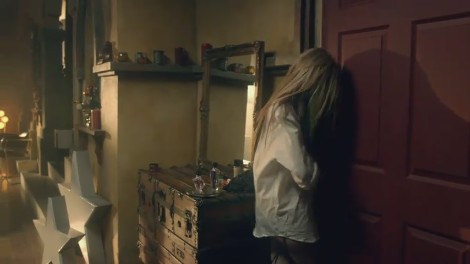 bscap0240 - Avril Lavigne - What The Hell - Caps - Part 1