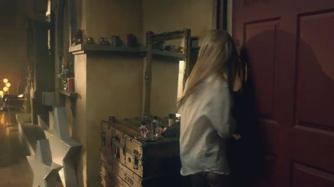 bscap0241 - Avril Lavigne - What The Hell - Caps - Part 1