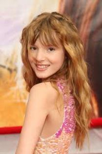 Bella Thorne; sisi din shake it up

