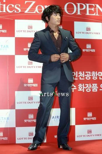 41159734_SHFLTHAYV - a---ji sung---a