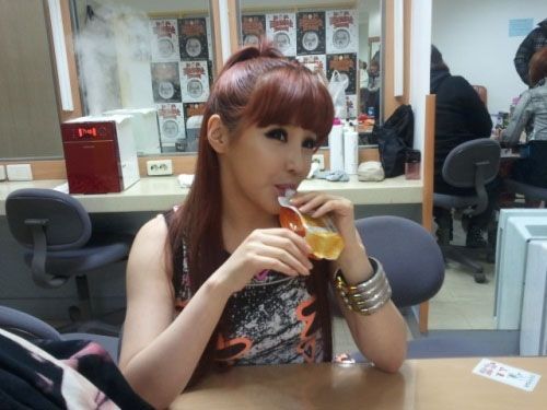 Park_Bom_poses_