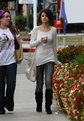 normal_selenafan05 - Out in Hollywood with Co-Star Jennifer