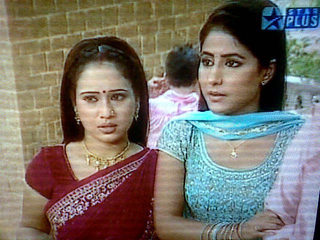 38498_145994115412514_114283105250282_443298_6409884_n - xxHina Khan si Pooja Hoshi-Akshara si Varshaxx