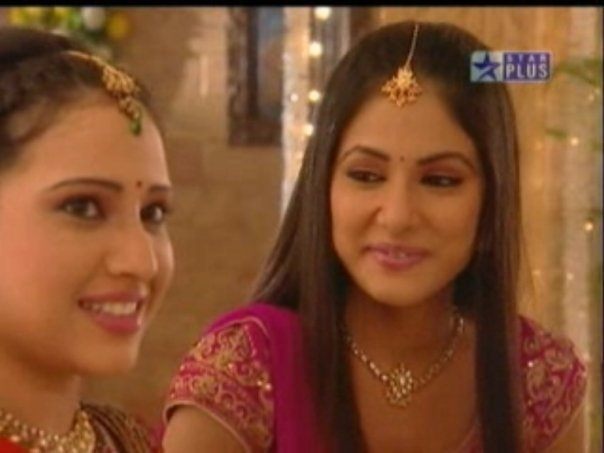 39770_147990298546229_114283105250282_455678_3503527_n - xxHina Khan si Pooja Hoshi-Akshara si Varshaxx