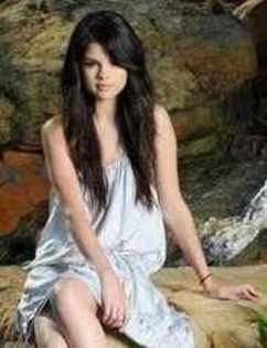 60110_142712959107298_100001057845268_234915_6142760_n - selena