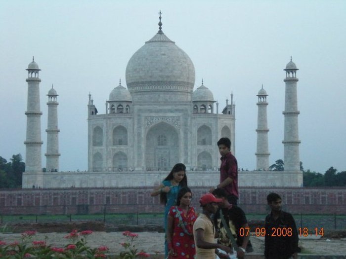 207215_165008610224455_159378824120767_383665_1000880_n - Sapna Babul Ka Bidaai-Culoarea Fericirii