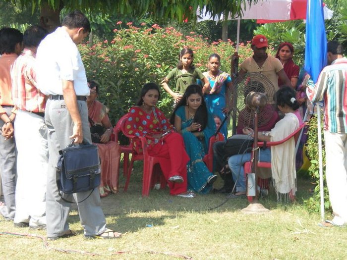 217071_165008423557807_159378824120767_383648_174146_n - Sapna Babul Ka Bidaai-Culoarea Fericirii