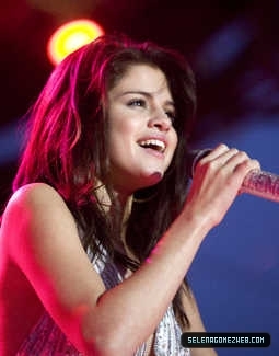 selena-gomez-005 - 07-25-11  Selena Gomez concert at the Mid State Fair
