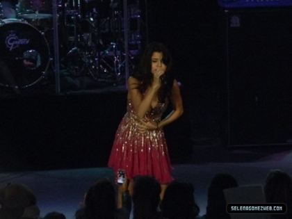 normal_selena-gomez-008 - 07-24-11 Selena Gomez Concert at the O C  Fair