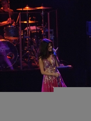 normal_selena-gomez-014