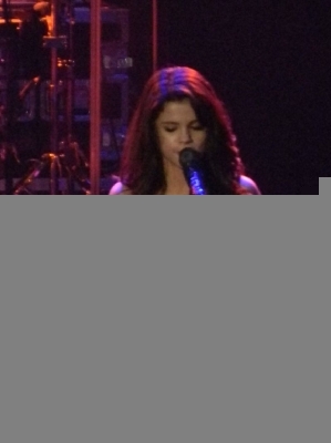 normal_selena-gomez-015 - 07-24-11 Selena Gomez Concert at the O C  Fair