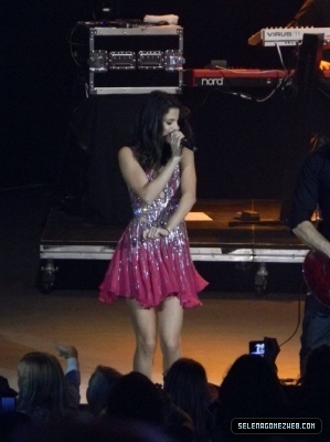 normal_selena-gomez-032 - 07-24-11 Selena Gomez Concert at the O C  Fair