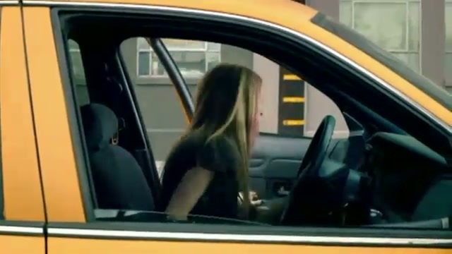 Avril Lavigne Interview 031