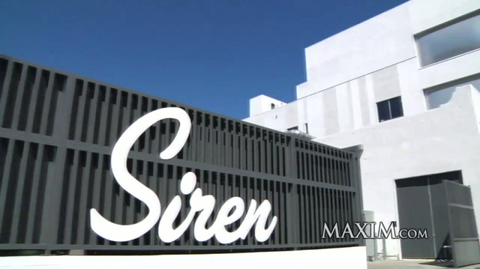 Maxim Exclusive Avril Lavigne - 2010 November Cover Shoot 057